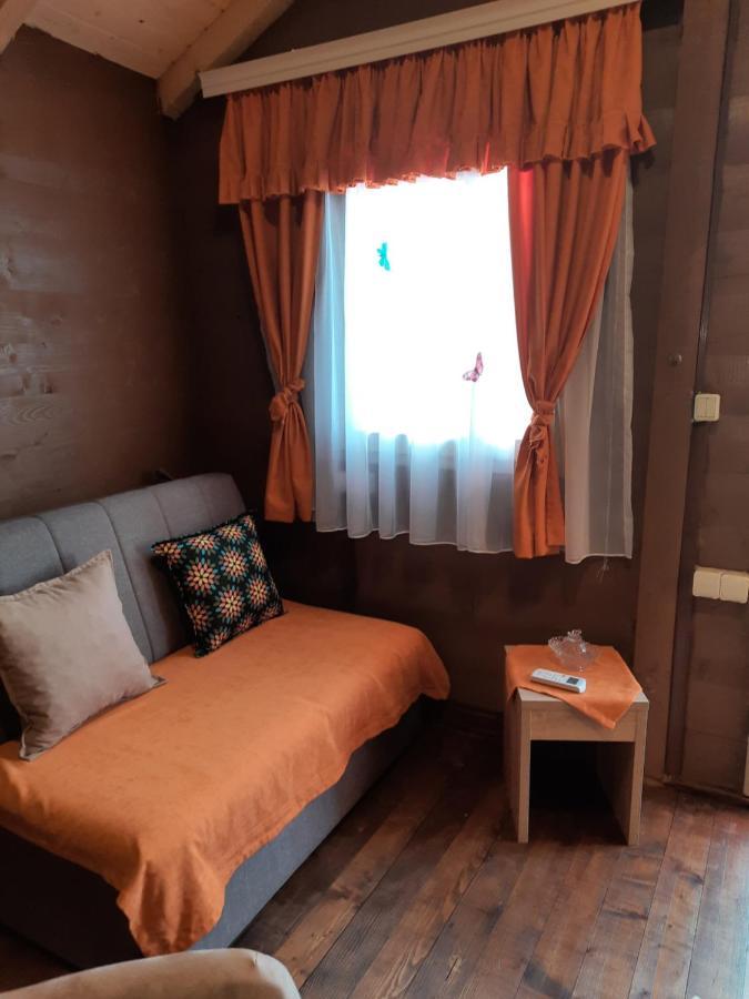 Mali Raj Apartmani Cetinje Buitenkant foto