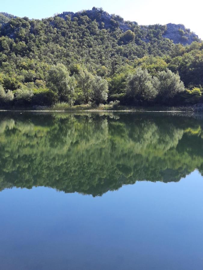 Mali Raj Apartmani Cetinje Buitenkant foto