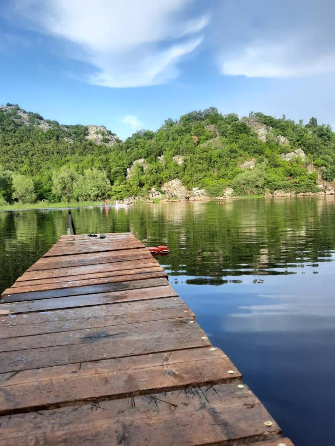 Mali Raj Apartmani Cetinje Buitenkant foto