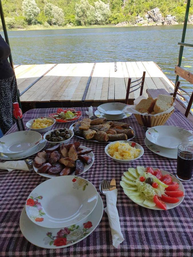 Mali Raj Apartmani Cetinje Buitenkant foto