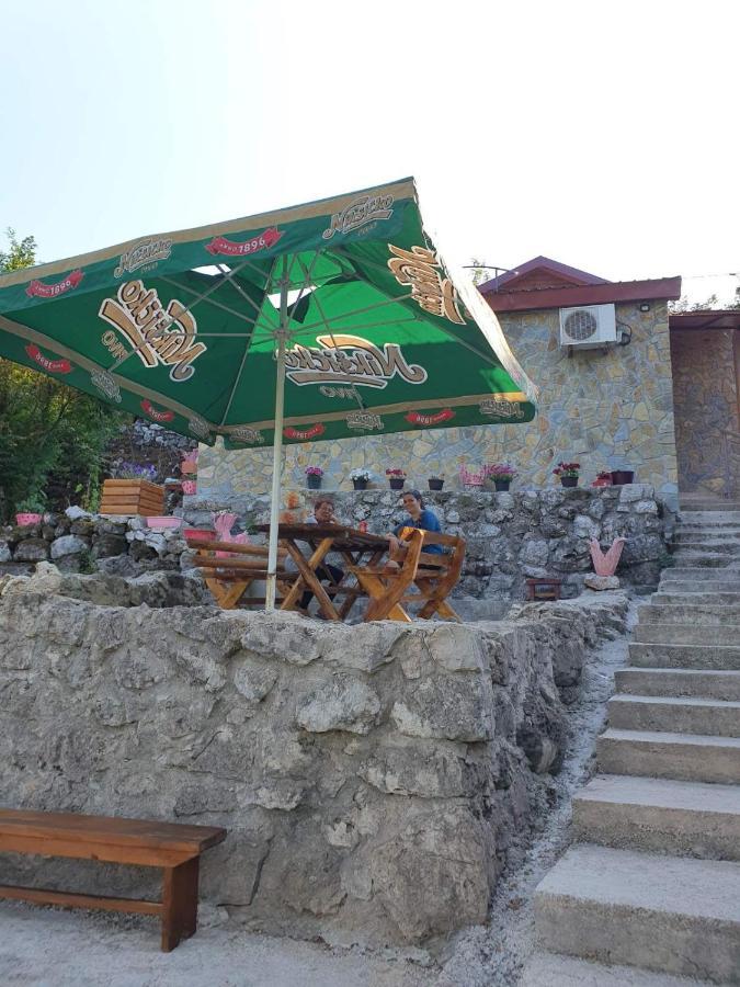 Mali Raj Apartmani Cetinje Buitenkant foto
