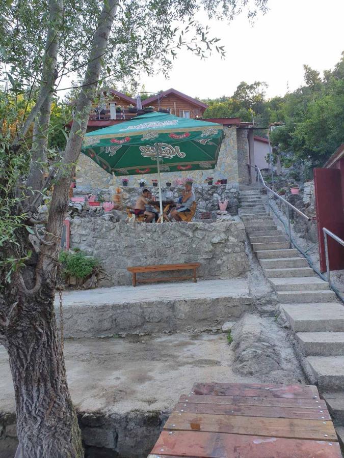 Mali Raj Apartmani Cetinje Buitenkant foto