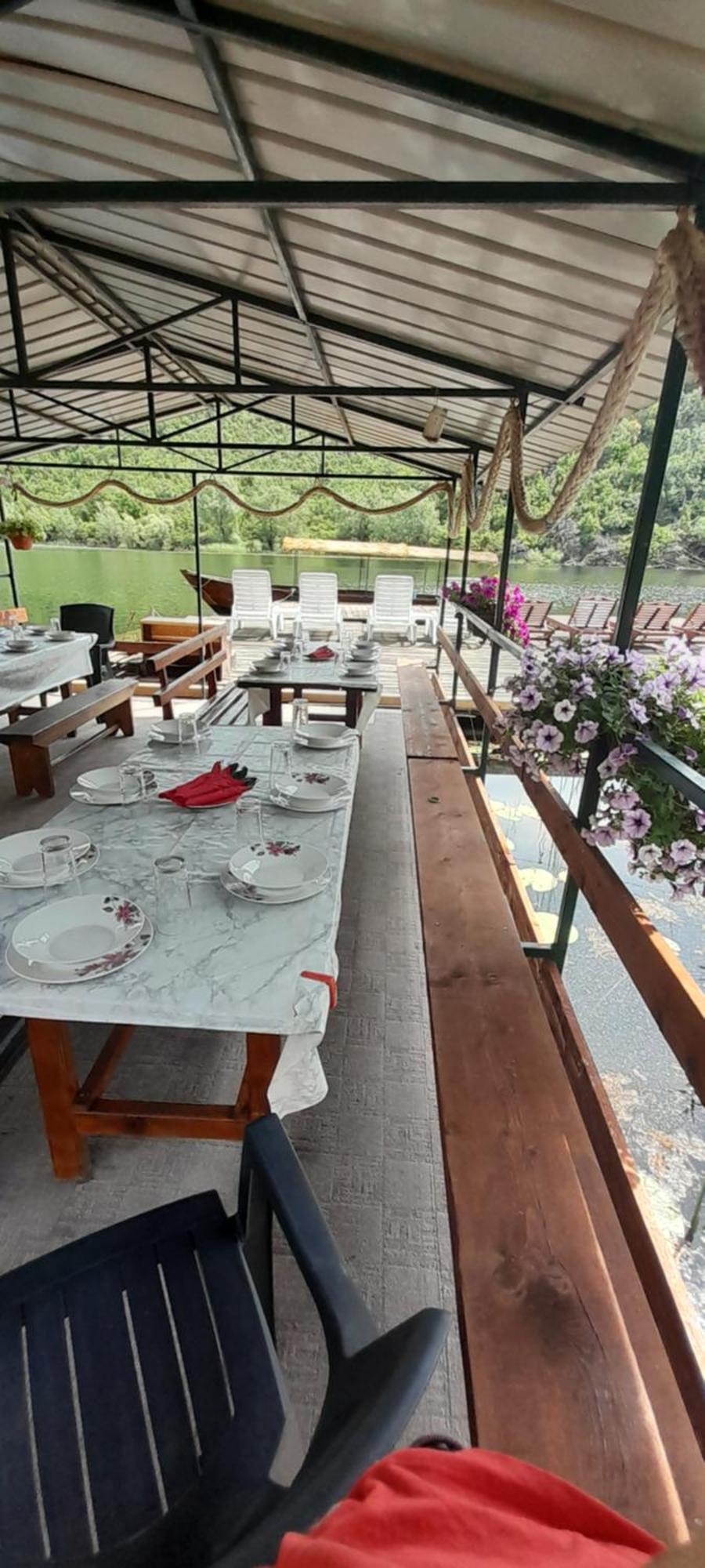 Mali Raj Apartmani Cetinje Buitenkant foto