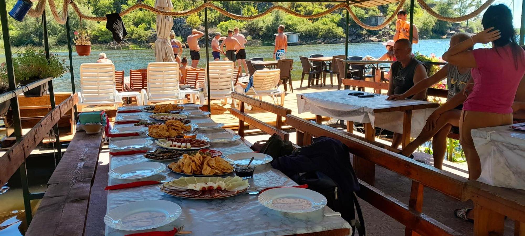 Mali Raj Apartmani Cetinje Buitenkant foto